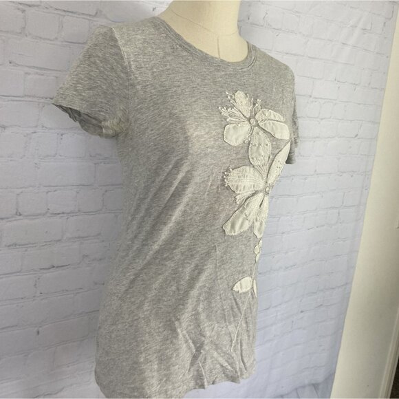 ⭐ 3/$15 Tommy Hilfiger Grey Embroidered Cream Floral T-Shirt S - Picture 2 of 7